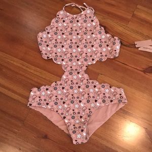 Mary’s is Cutout Mallot